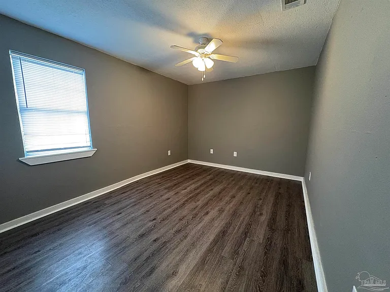 1212 N East St — Photo 23