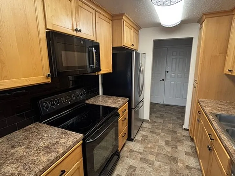 408 Pinehurst Dr — Photo 5