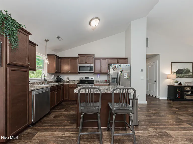 137 Wilburne Dr — Photo 17