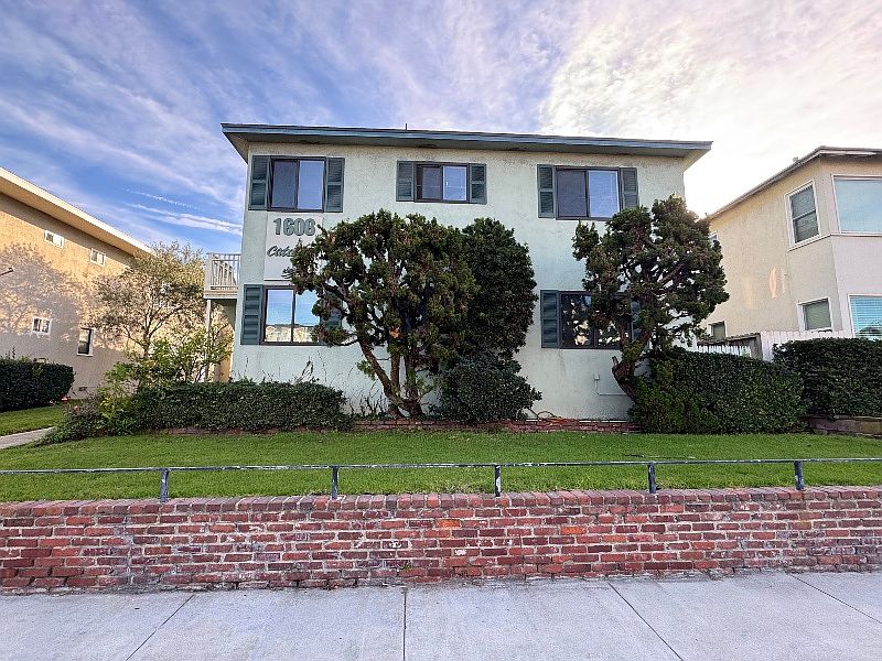 1st image of 1606 S Catalina Ave APT 4