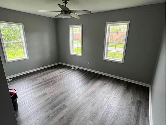 3rd image of 947 Moxahala Ave