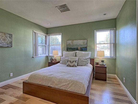 2nd image of 22443 Clarendon St