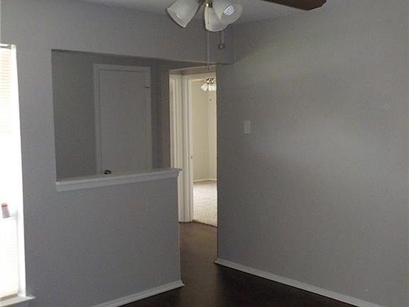 2nd image of 14915 Oakwood Ln
