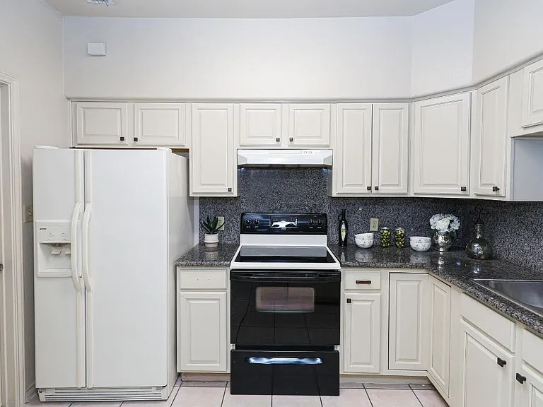 7521 Country Club Dr #307 — Photo 4