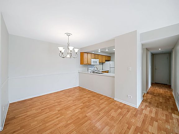 5th image of 4619 Kings Walk Dr APT 2B