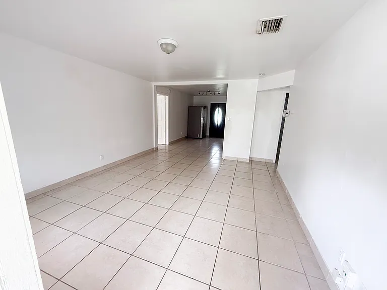 5627 Simms St — Photo 6