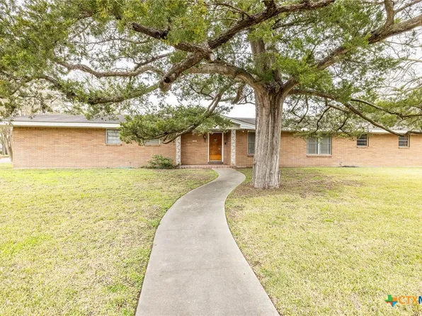 726 Saint Vincent St, Gonzales, TX 78629