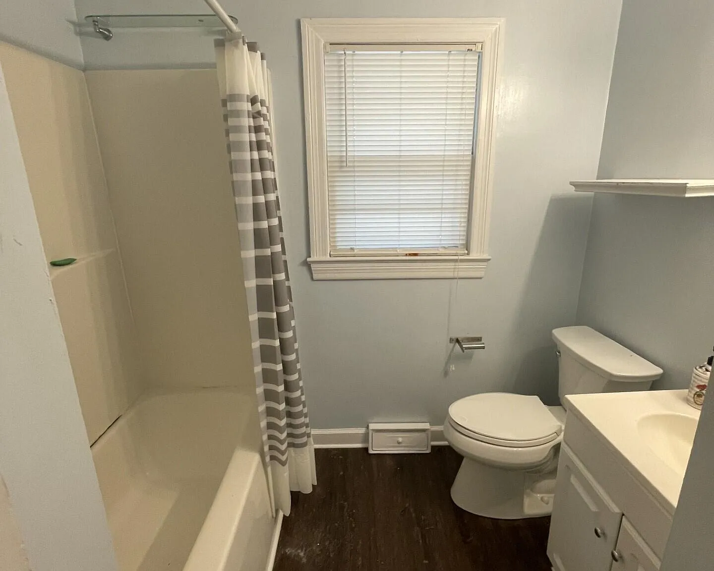 3 bed, 1.0 bath, 1288 sqft, $1,600 — Photo 3