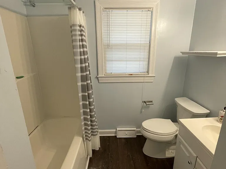 1612 Longwood Dr — Photo 3