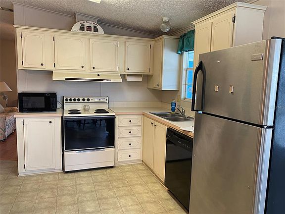 4th image of 701 Riverview Cir
