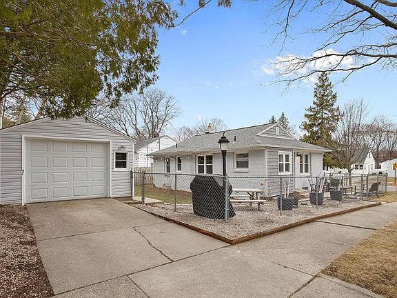 2nd image of 2258 Audobon Dr SE