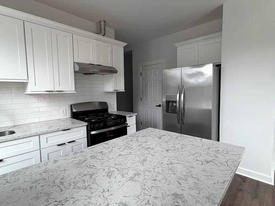 454 Newfield Ave #1