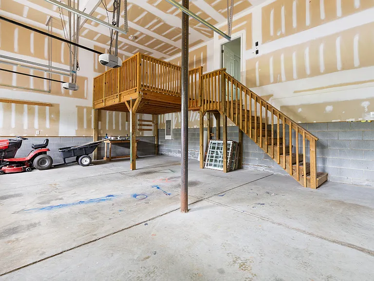 511 E Hatterleigh Ave — Photo 30