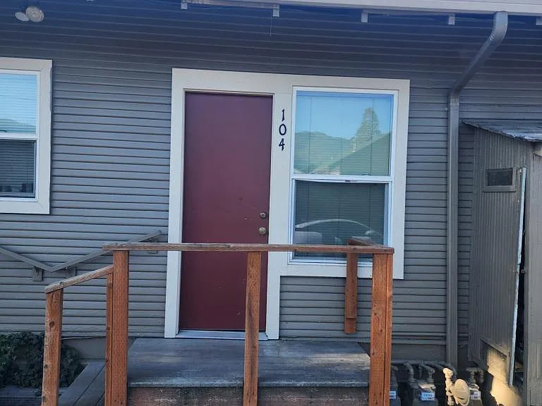 104 NE A St — Photo 2