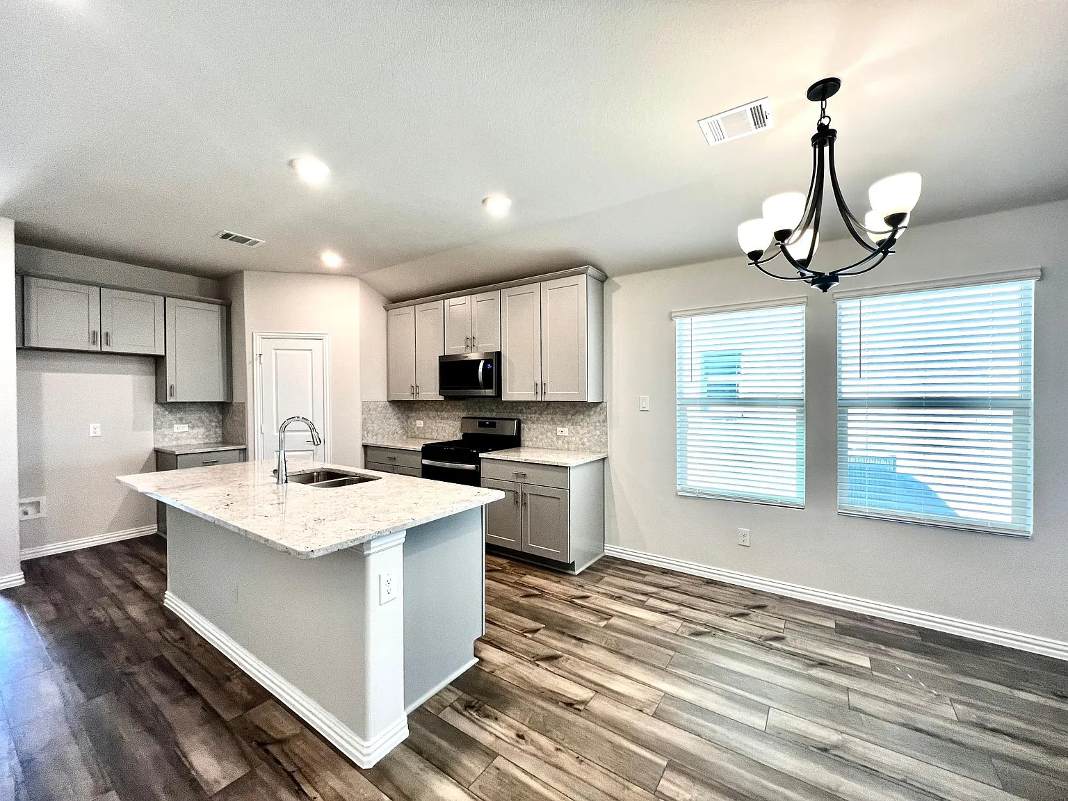 2343 Aspen Hill Dr — Photo 3