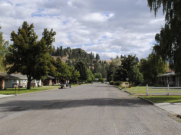 3rd image of 2612 Glen Dr