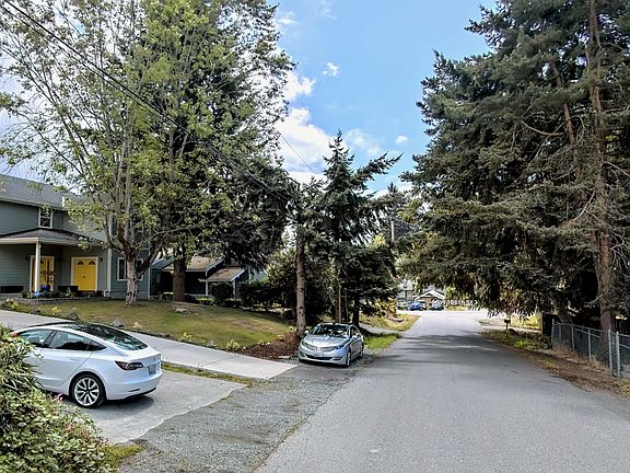 2nd image of 10448 11th Ave SW