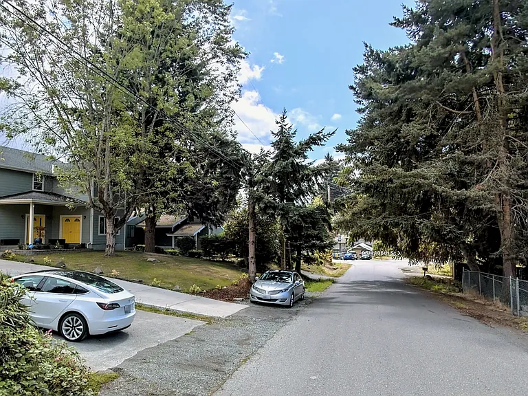 10448 11th Ave SW — Photo 2