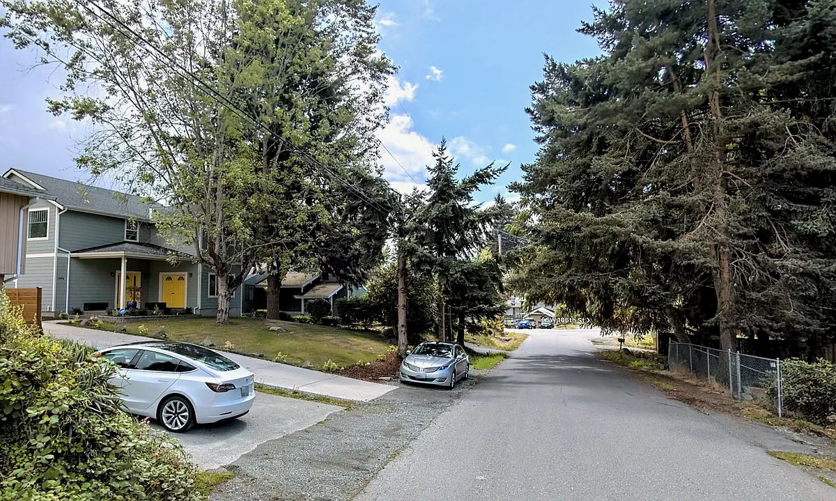 Building Photo - 10448 11th Ave SW