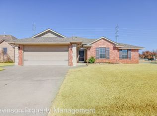9021 NW 77th St, Yukon, OK 73099