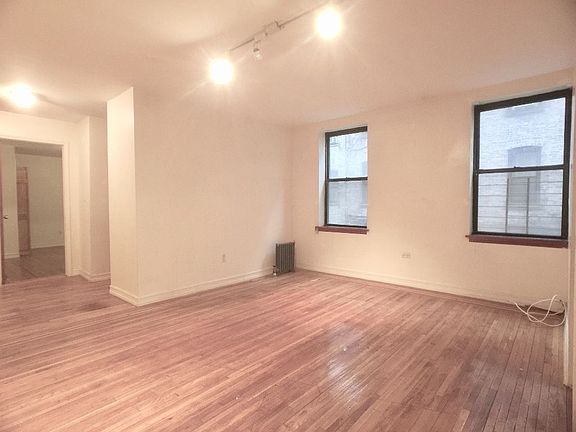 2nd image of 183 Pinehurst Ave APT 5