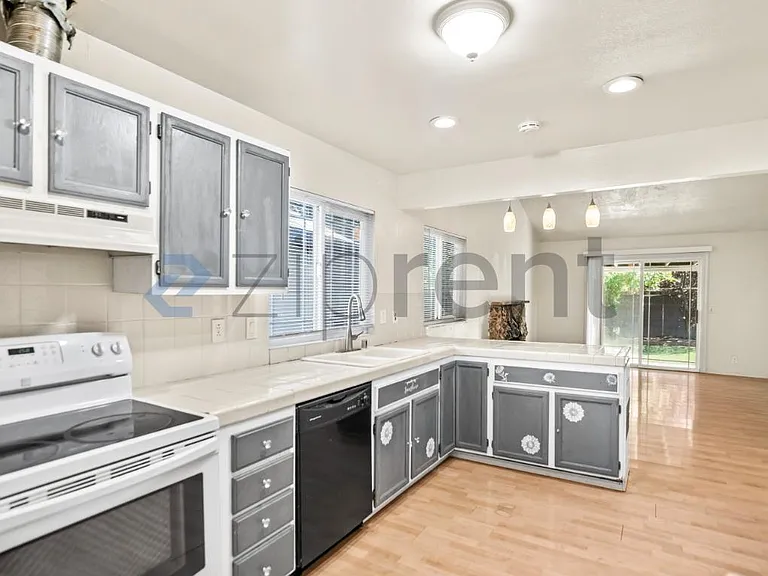 669 Shirecrest Ct — Photo 16
