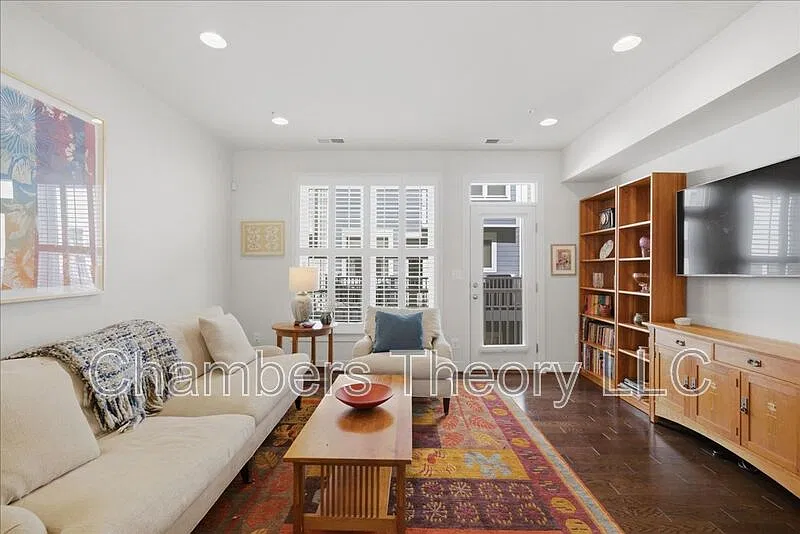 3 bed, 3.5 bath, 1865 sqft, $4,000 — Photo 2