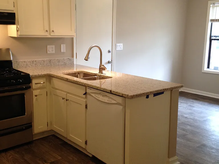 195 Riverchase Dr — Photo 4