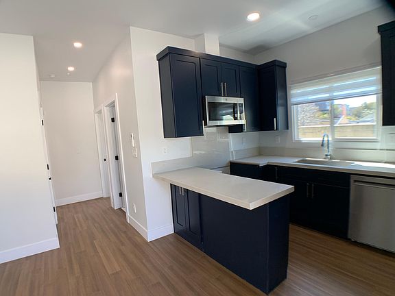 3rd image of 2127 Park Blvd #2