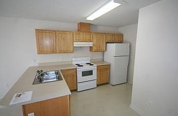 3rd image of 2130 W Belmont St