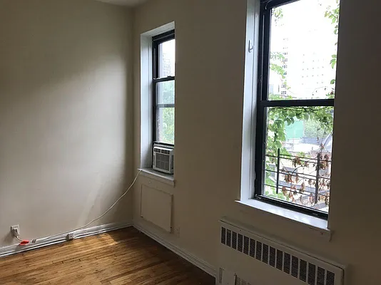 Rented by Salon Realty Corp | media 9