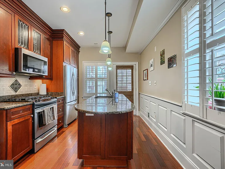 600 S Robinson St — Photo 4