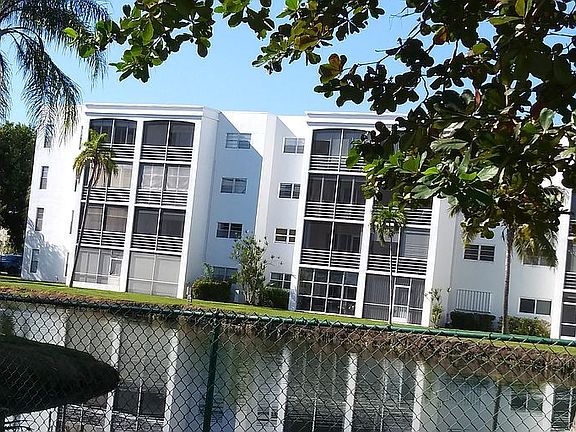 3rd image of 600 NE 2nd St APT 315