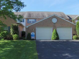 102 Langley Sq, Lancaster, PA 17603