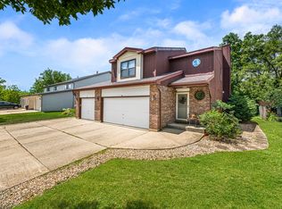 322 Brookdale Dr APT B, Bloomingdale, IL 60108