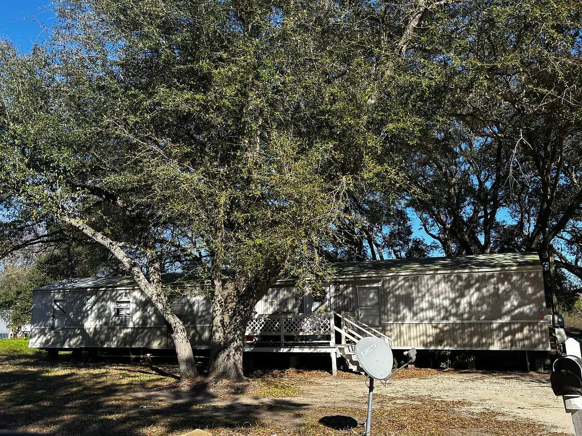 Building Photo - 12321 Lloyd Rd #8