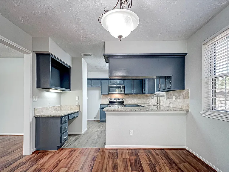 2723 Colony Dr — Photo 15