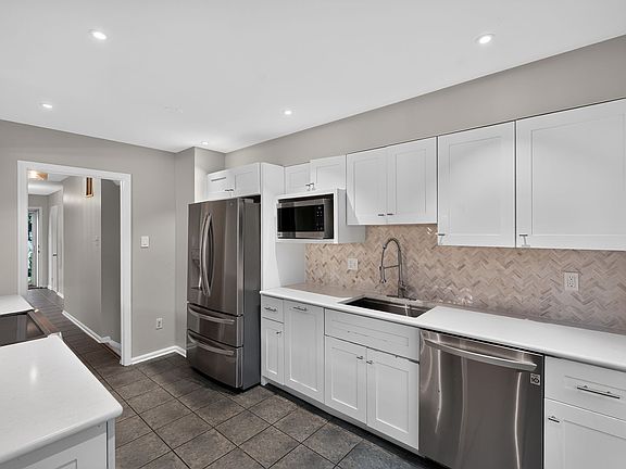 5th image of 2204 N Tuckahoe St