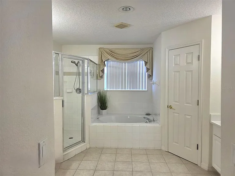 1027 Balmoral Dr — Photo 22