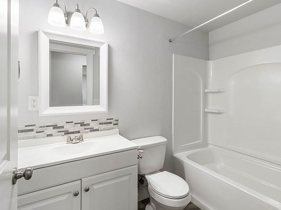 3rd image of 1801 Magnolia St SE #11-D1