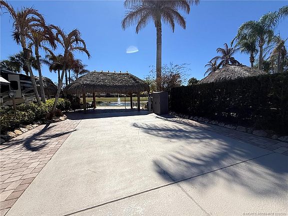 5th image of 347 NW Boundary Dr
