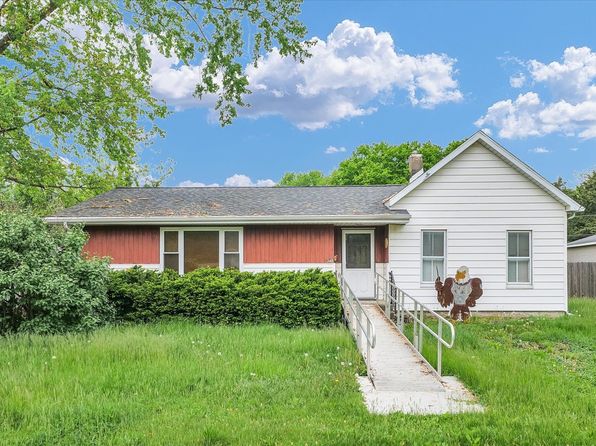 348 W Wilson St, Bement, IL 61813