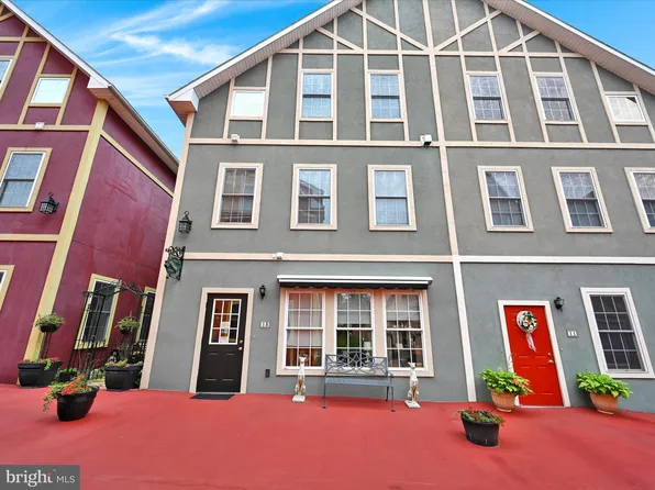 13 N Village Cir, Reinholds, PA 17569