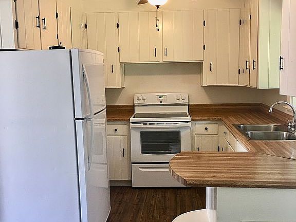 4th image of 520 York St