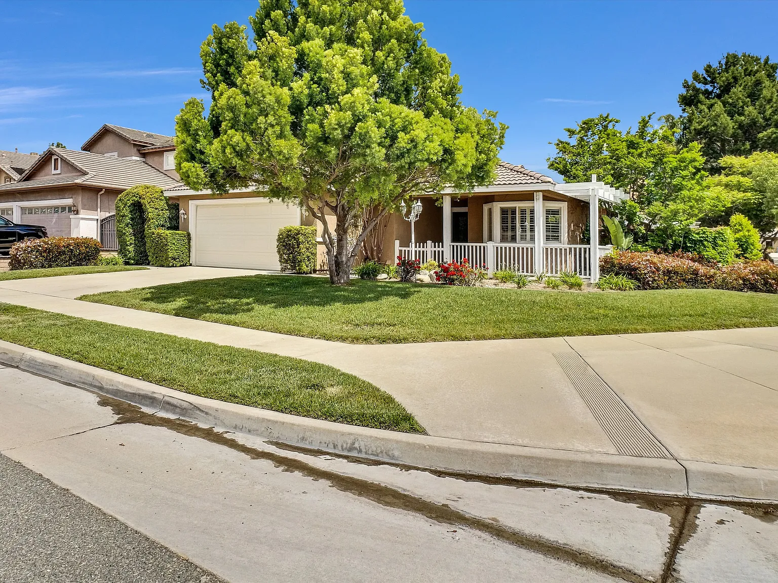 3 bed, 1353 sqft, $3,750 — Photo 3