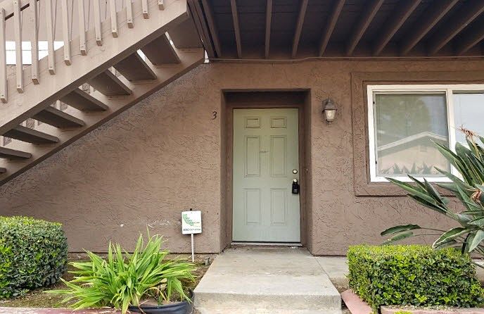 1st image of 1915 E Grand Ave APT 3