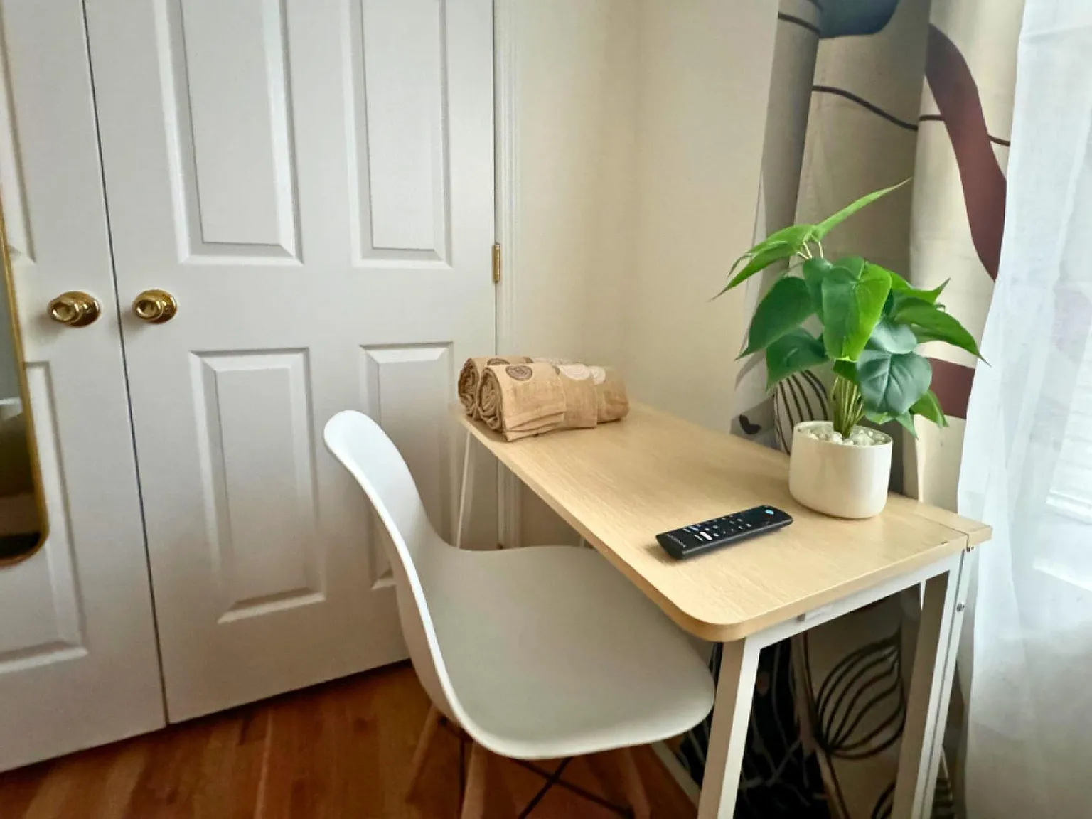 2 bed, 1.0 bath, 1600 sqft, $1,321 — Photo 2