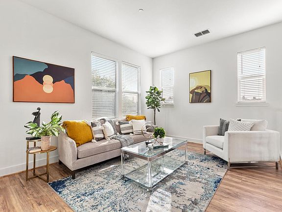 3rd image of 1315 Venturi Dr #1