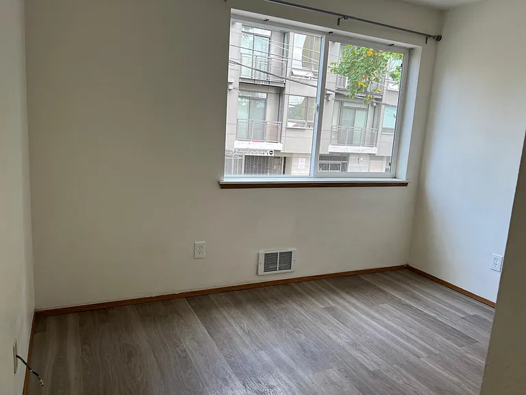 4550 7th Ave NE #103 — Photo 7