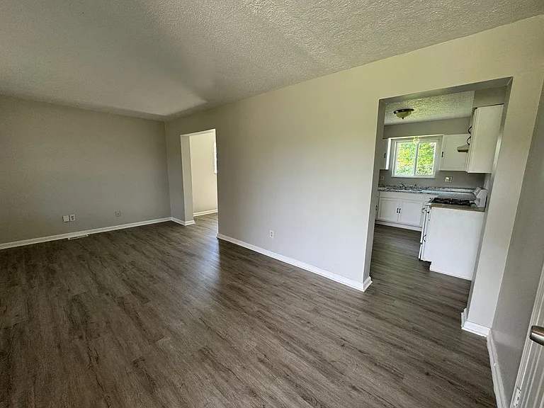 9634 Meadowlark Dr — Photo 2